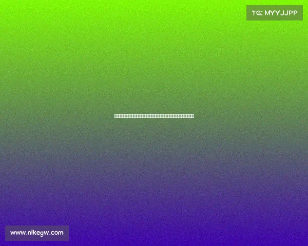 牛莉日本被偶遇,女儿身形突变打扮成熟,母女俩穿名牌挤地铁引关注